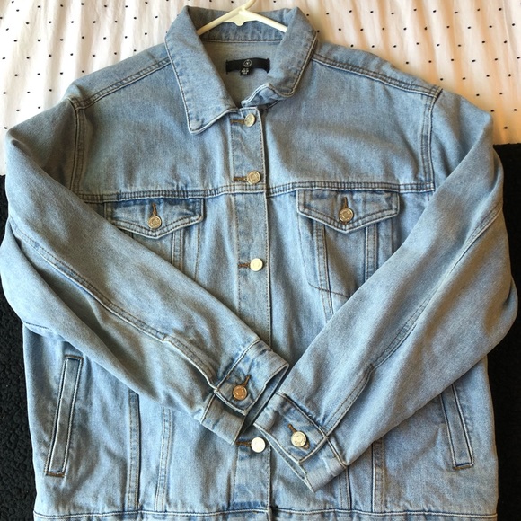 Oversized Denim Jacket - Picture 2 of 4